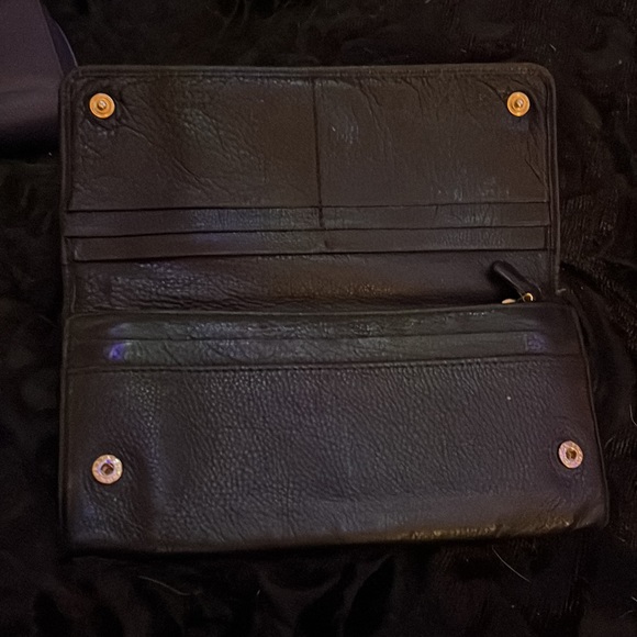 Prada ladies, black full size wallet - Picture 8 of 9